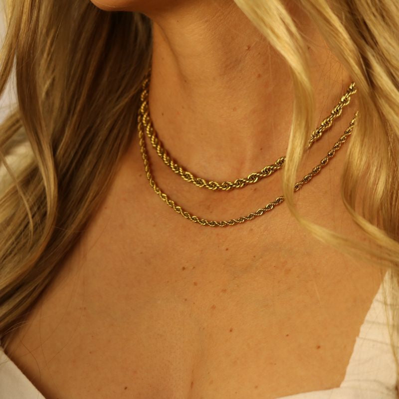 Thin Golden Lasso Necklace